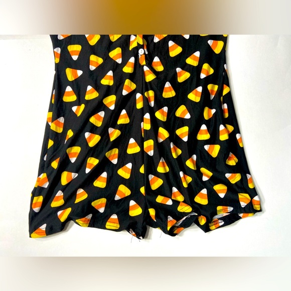 Grumpy & Gorgeous - BITE ME Candy Corn Short Bottom Onesie w/ Butt Flap 🍭🎃 - Picture 13 of 14